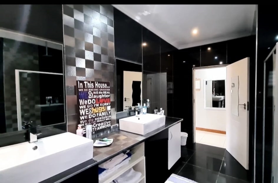 10 Bedroom Property for Sale in Dorchester Heights Eastern Cape